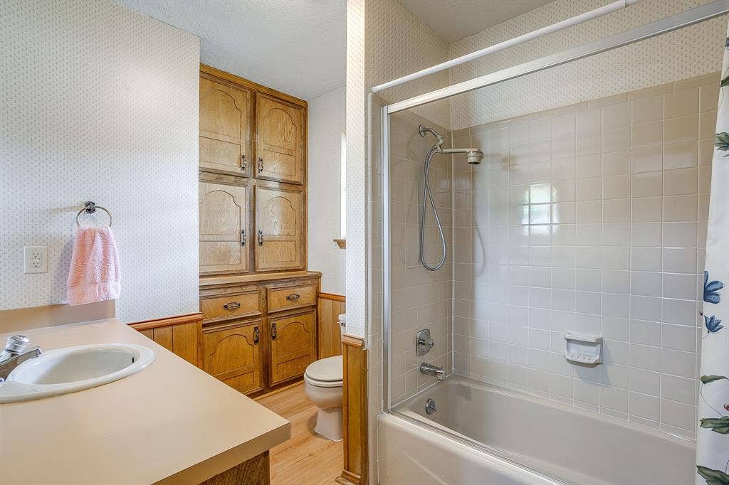 504 Regina Court, Euless, TX 76039