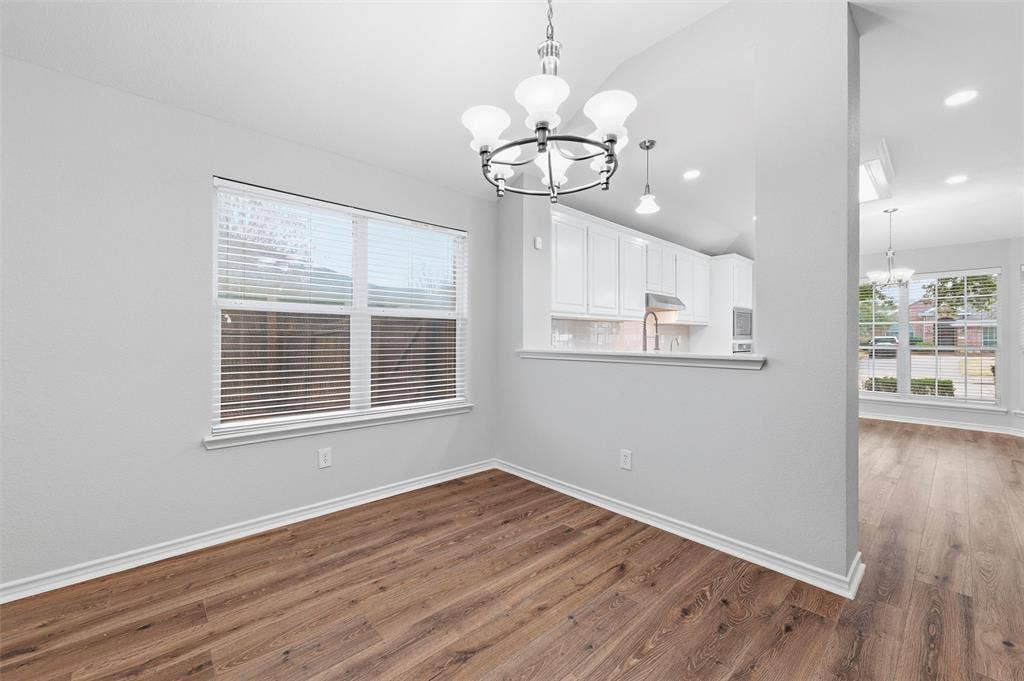The dining area opens directly to the kitchen, creating a functional and connected space filled with natural light.
