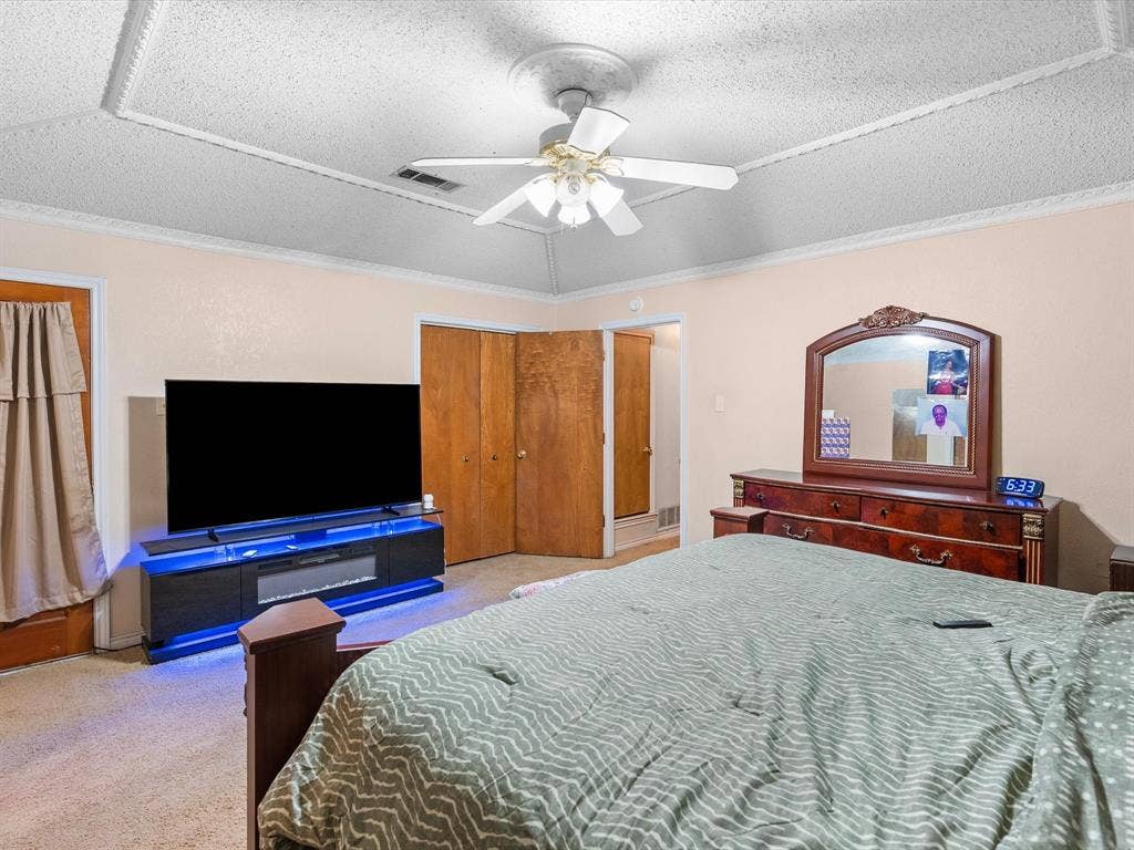 5818 Winding Woods Trail, Dallas, TX 75227 Tray ceiling with decorative trim, ceiling fan, and carpeted flooring