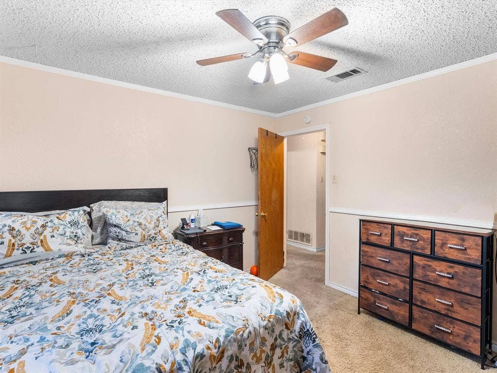 5818 Winding Woods Trail, Dallas, TX 75227 Neutral-toned walls with chair rail molding and carpeted flooring