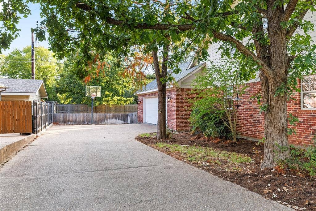 1605 Oak Hollow Drive, Woodway, TX 76712 1605 Oak Hollow Drive, Woodway, TX 76712