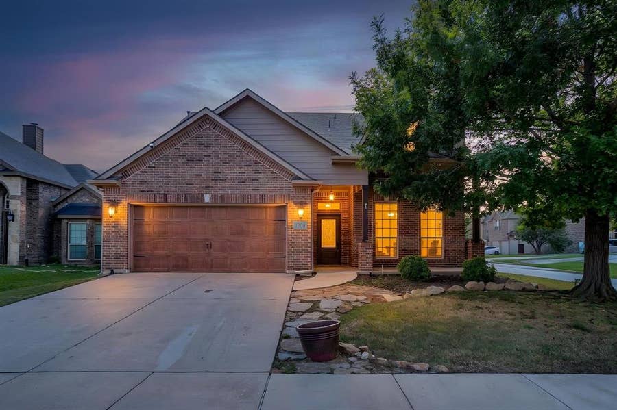 Property photo for 1300 Ocotillo Lane, Fort Worth, TX