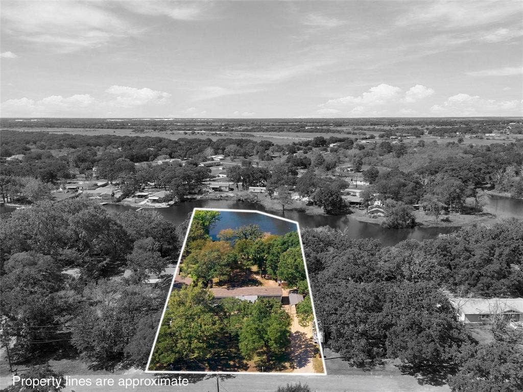 365 Beaver Lane, Waco, TX 76705 Waterfront property with extensive mature trees