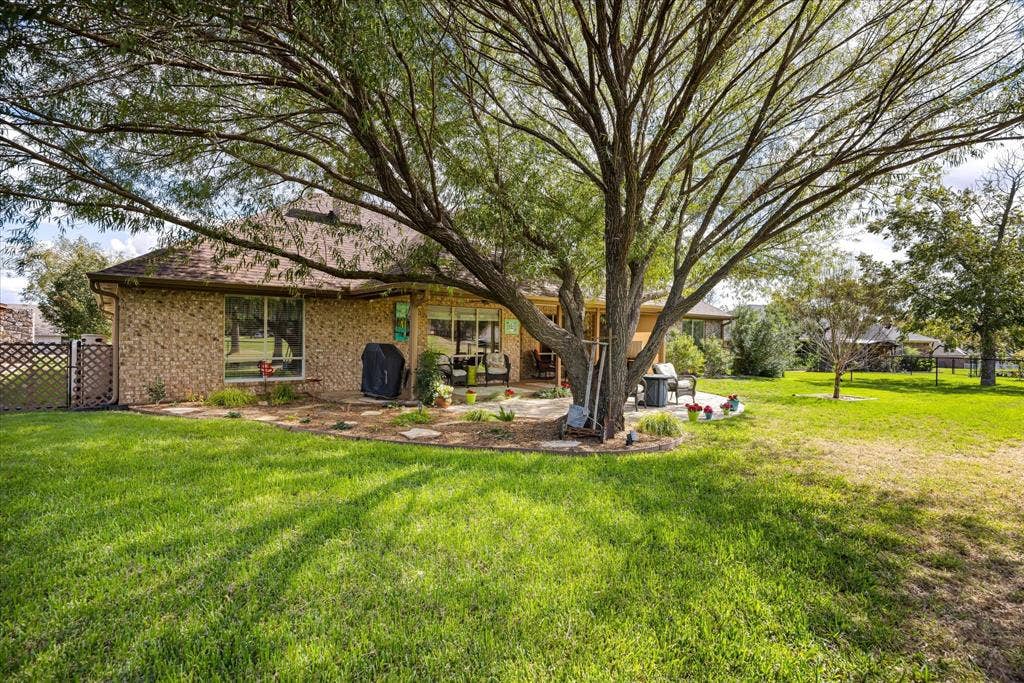 9004 Woodlawn Drive, Granbury, TX 76049