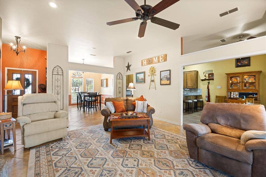 9004 Woodlawn Drive, Granbury, TX 76049