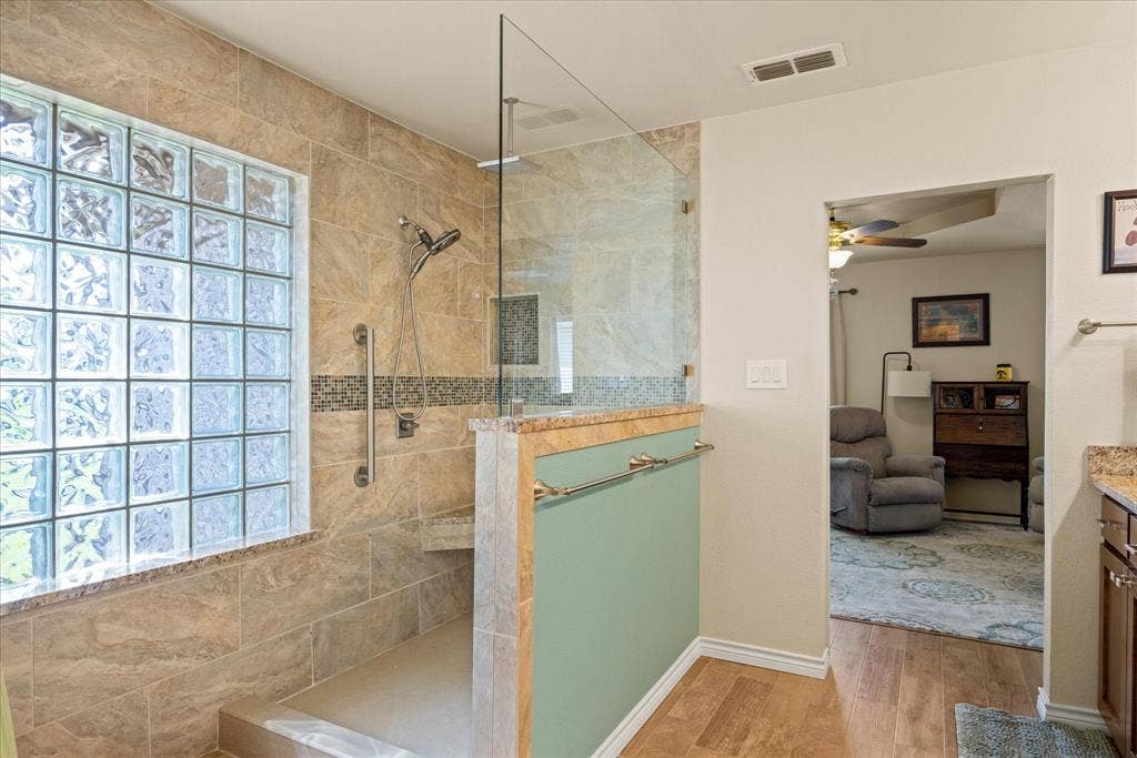 9004 Woodlawn Drive, Granbury, TX 76049