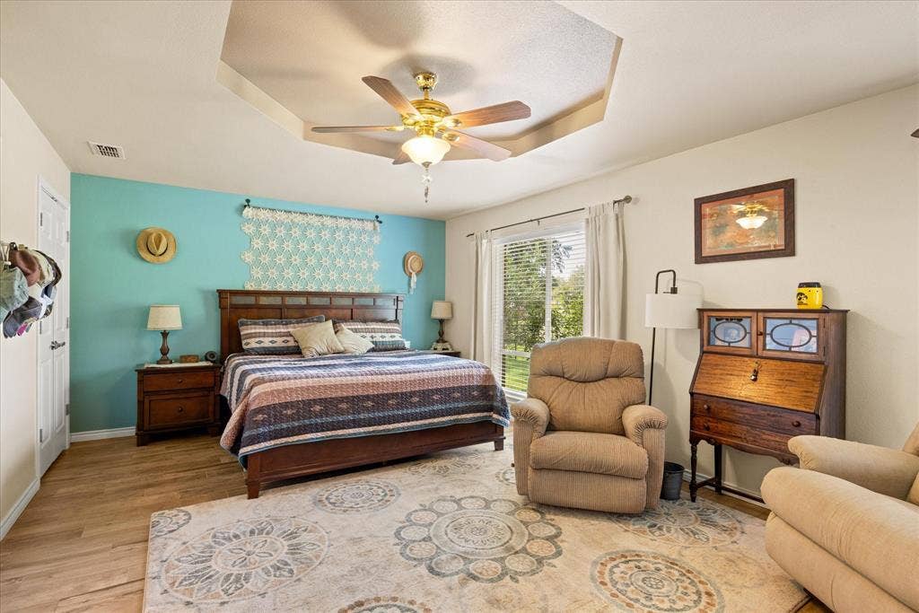 9004 Woodlawn Drive, Granbury, TX 76049