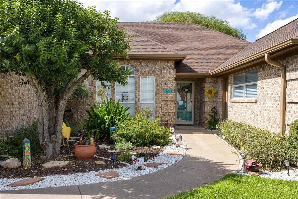 9004 Woodlawn Drive, Granbury, TX 76049