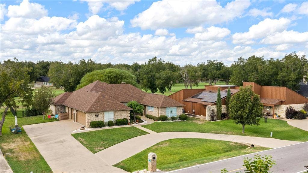 9004 Woodlawn Drive, Granbury, TX 76049