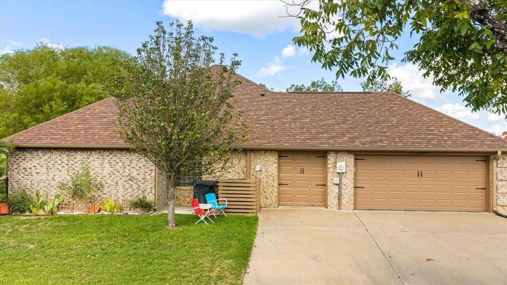 9004 Woodlawn Drive, Granbury, TX 76049