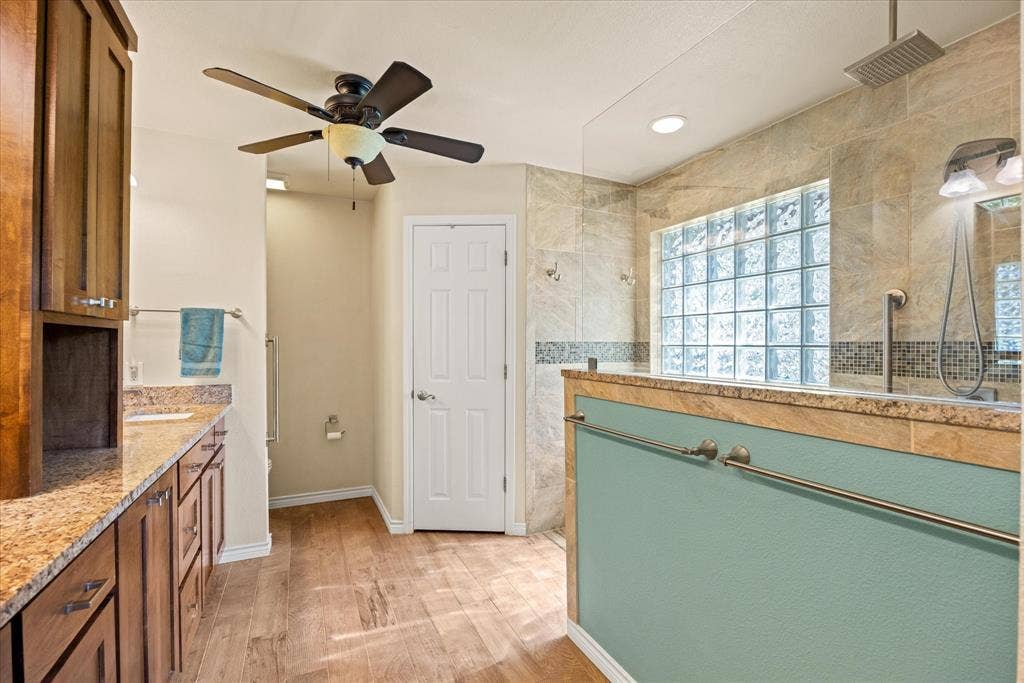 9004 Woodlawn Drive, Granbury, TX 76049