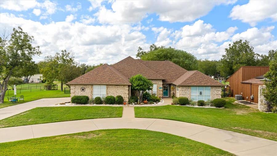 Property photo for 9004 Woodlawn Drive, Granbury, TX