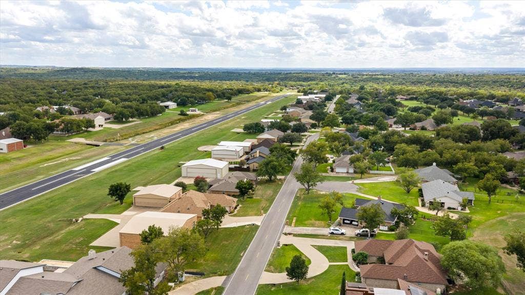 9004 Woodlawn Drive, Granbury, TX 76049