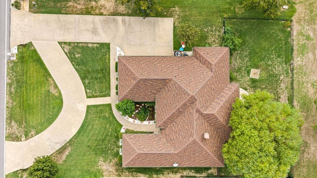 9004 Woodlawn Drive, Granbury, TX 76049
