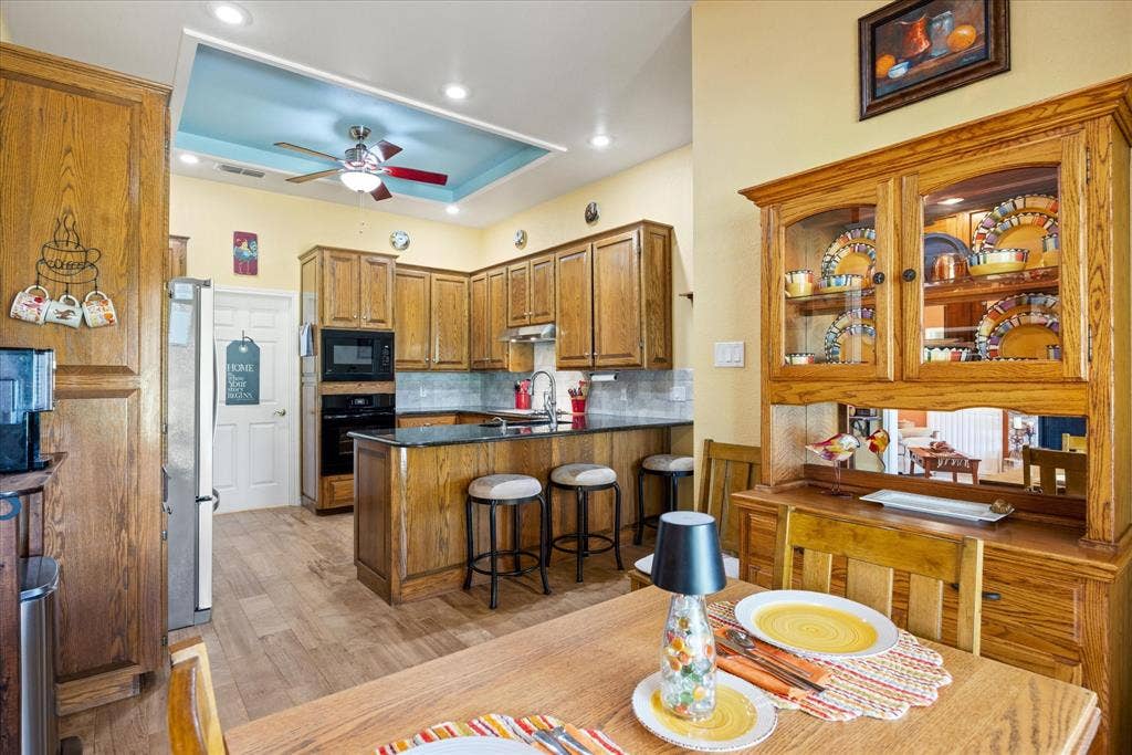 9004 Woodlawn Drive, Granbury, TX 76049