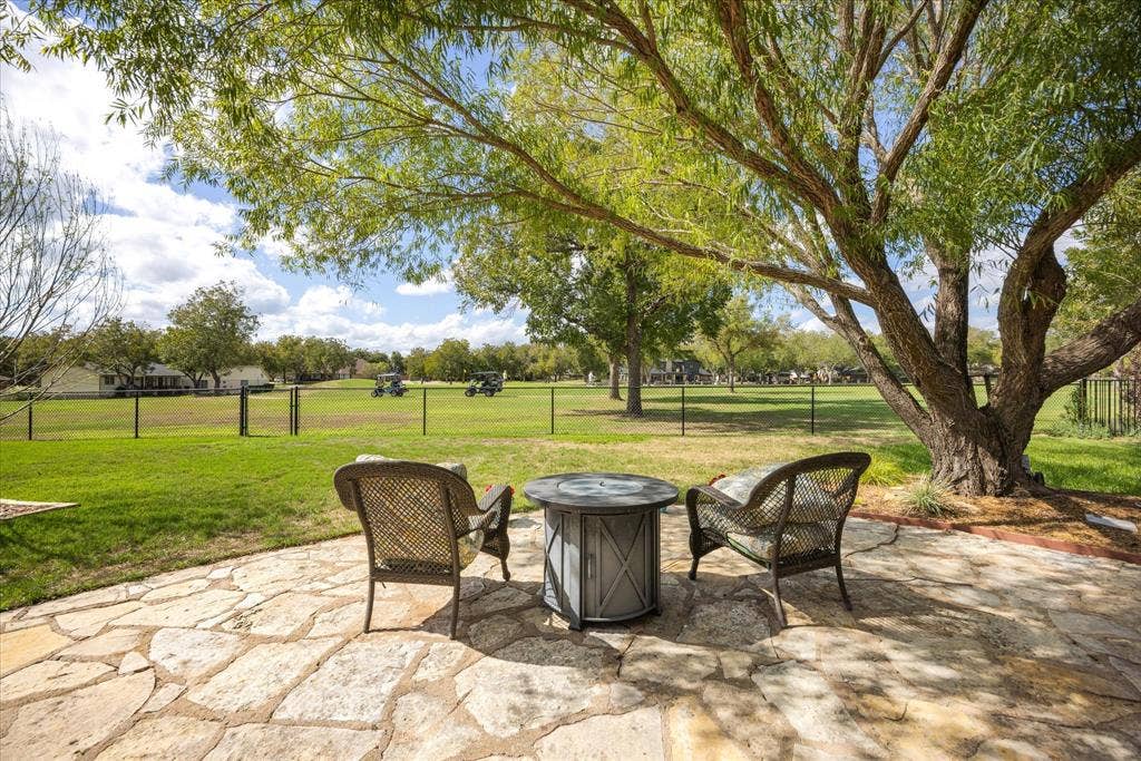 9004 Woodlawn Drive, Granbury, TX 76049