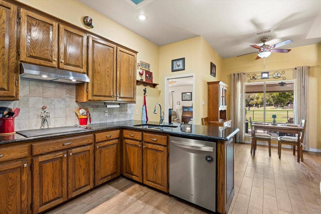 9004 Woodlawn Drive, Granbury, TX 76049