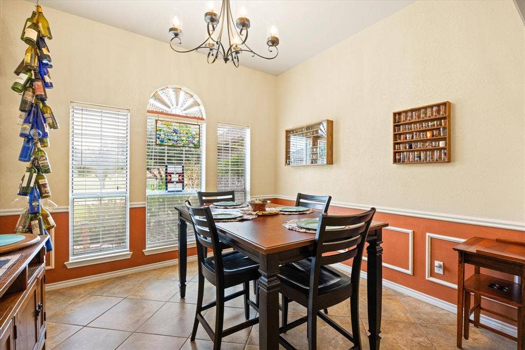 9004 Woodlawn Drive, Granbury, TX 76049