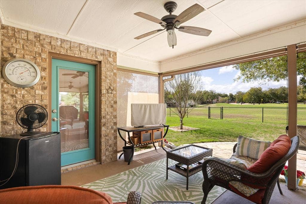 9004 Woodlawn Drive, Granbury, TX 76049