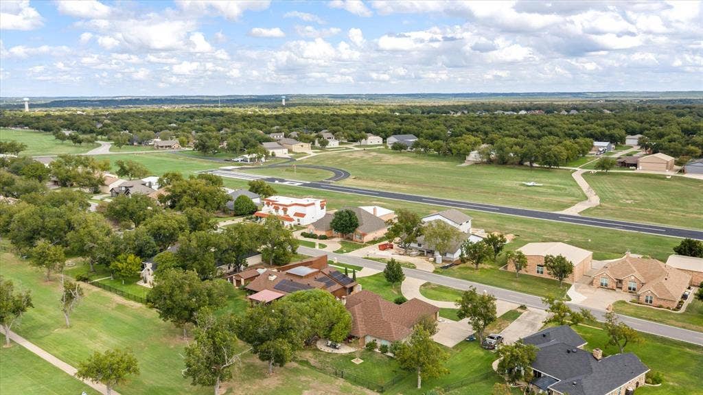 9004 Woodlawn Drive, Granbury, TX 76049