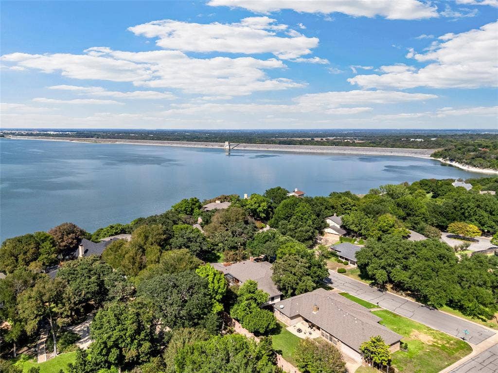 3906 Green Oak Drive, Waco, TX 76710 3906 Green Oak Drive, Waco, TX 76710