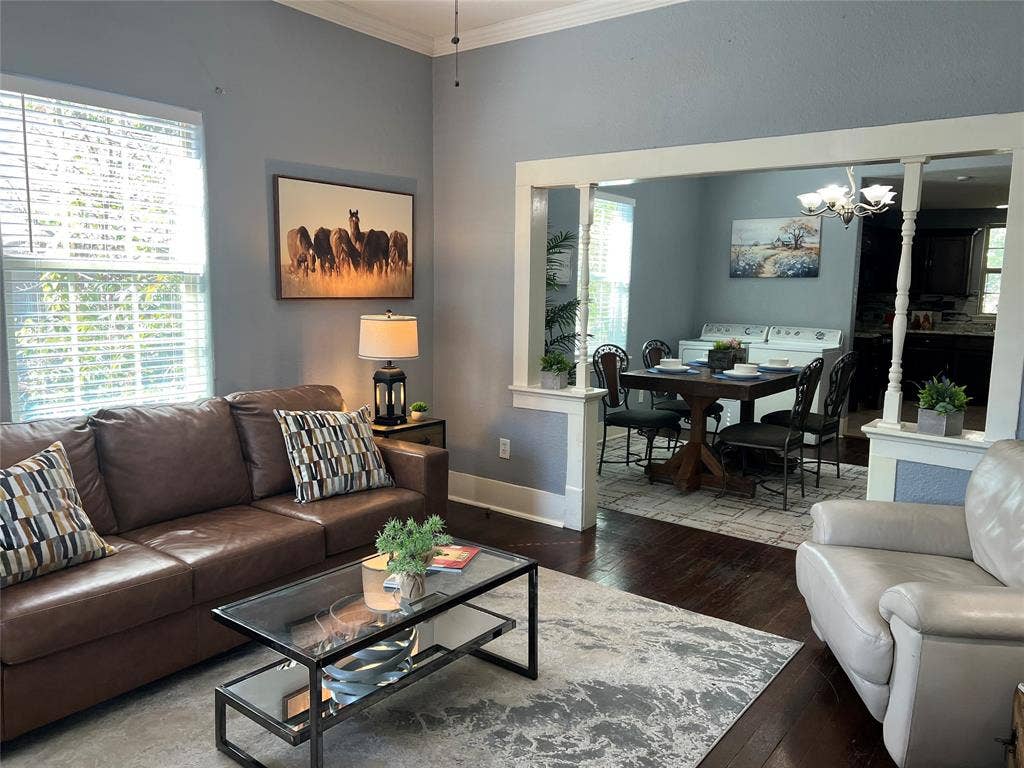3227 Avenue I, Fort Worth, TX 76105 Hardwood flooring, crown molding, and a high ceiling
