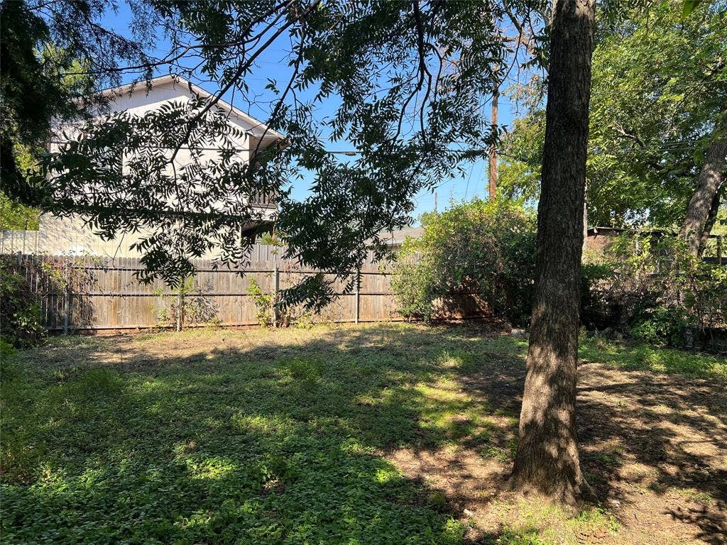 3227 Avenue I, Fort Worth, TX 76105 Spacious yard area with a partial privacy fence