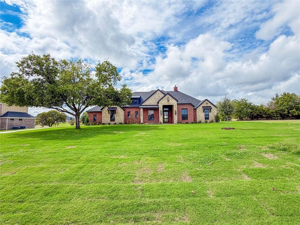 3860 Jacks Loop, Midlothian, TX 76065 Brick and stone exterior with dark roof shingles
