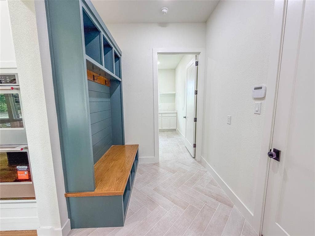 3860 Jacks Loop, Midlothian, TX 76065 Built-in mudroom bench with cubbies and coat hooks