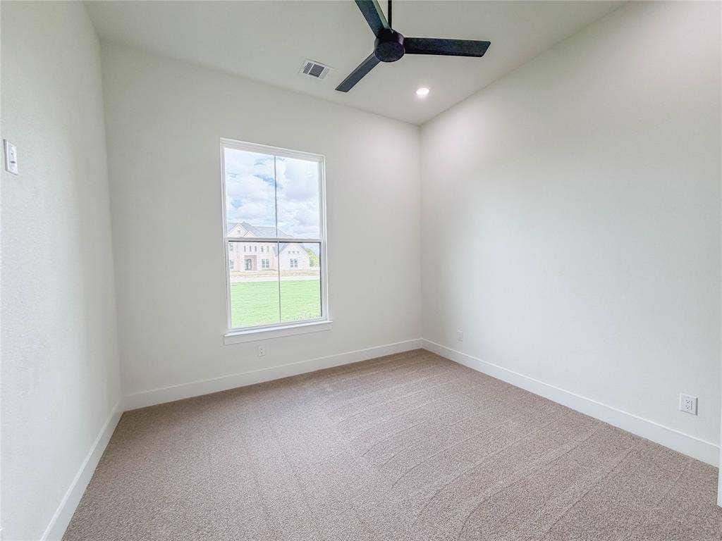 3860 Jacks Loop, Midlothian, TX 76065 Plush carpeting, recessed ceiling lighting, ceiling fan, and a single window
