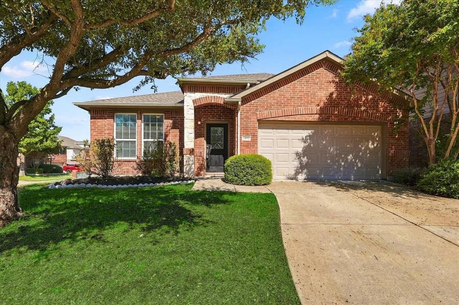 Property photo for 5832 Pebble Ridge Drive, McKinney, TX