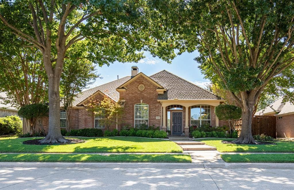 Beautiful one and half story home located in Smith Estates of Frisco.