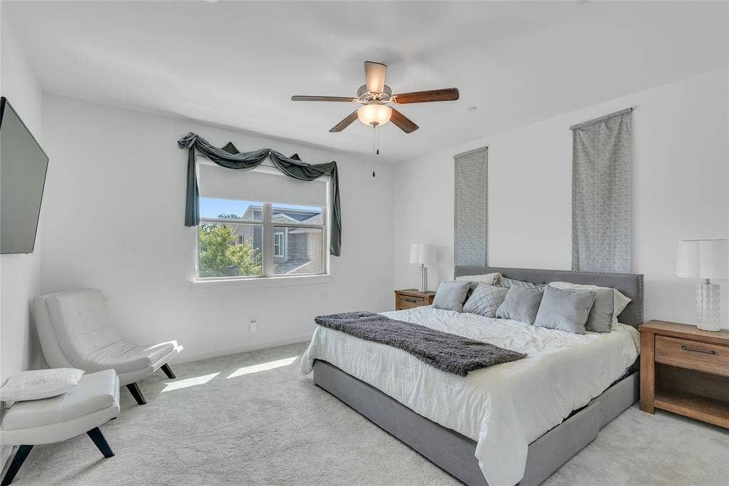 525 Division Street, Plano, TX 75075 Recessed lighting, ceiling fan with light fixture, window with roller shade, and light-toned carpeting
