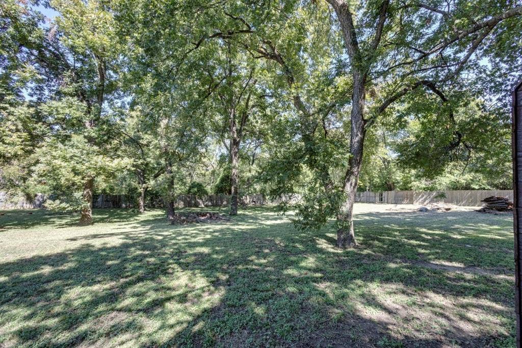 105 Barrows Lane, DeSoto, TX 75115 105 Barrows Lane, DeSoto, TX 75115