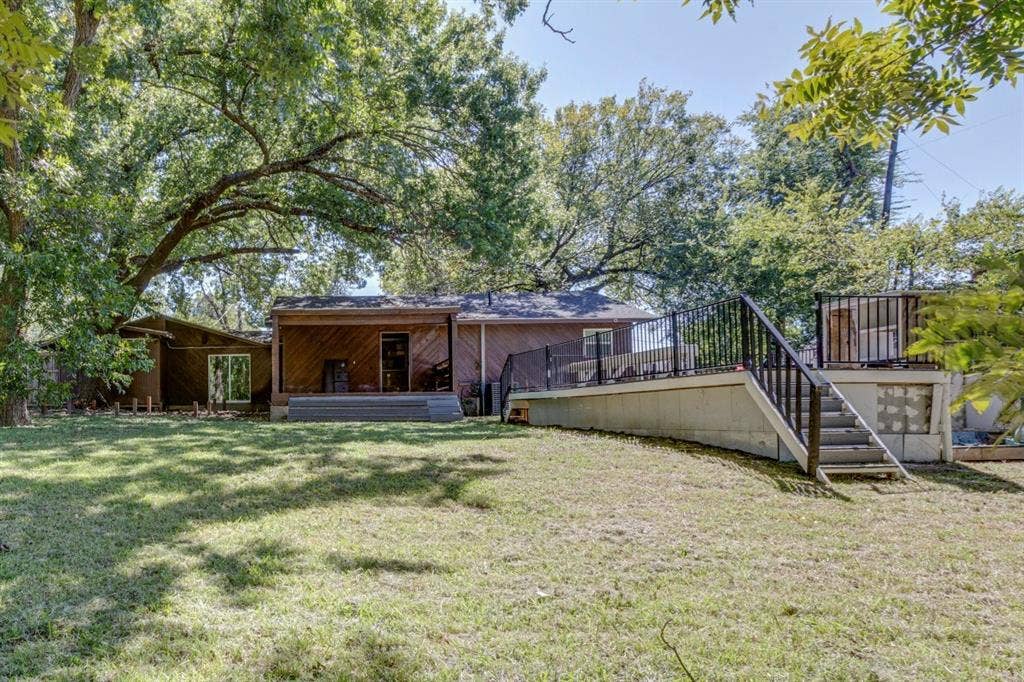 105 Barrows Lane, DeSoto, TX 75115 105 Barrows Lane, DeSoto, TX 75115