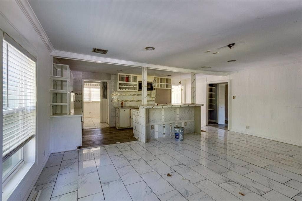 105 Barrows Lane, DeSoto, TX 75115 105 Barrows Lane, DeSoto, TX 75115