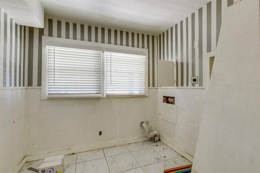 105 Barrows Lane, DeSoto, TX 75115 105 Barrows Lane, DeSoto, TX 75115