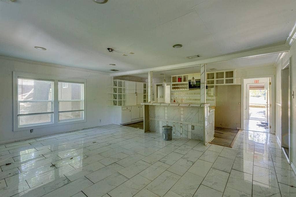 105 Barrows Lane, DeSoto, TX 75115 105 Barrows Lane, DeSoto, TX 75115