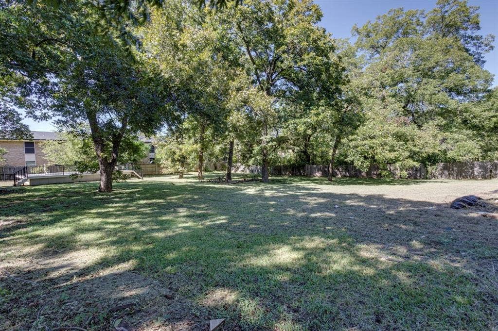105 Barrows Lane, DeSoto, TX 75115 105 Barrows Lane, DeSoto, TX 75115
