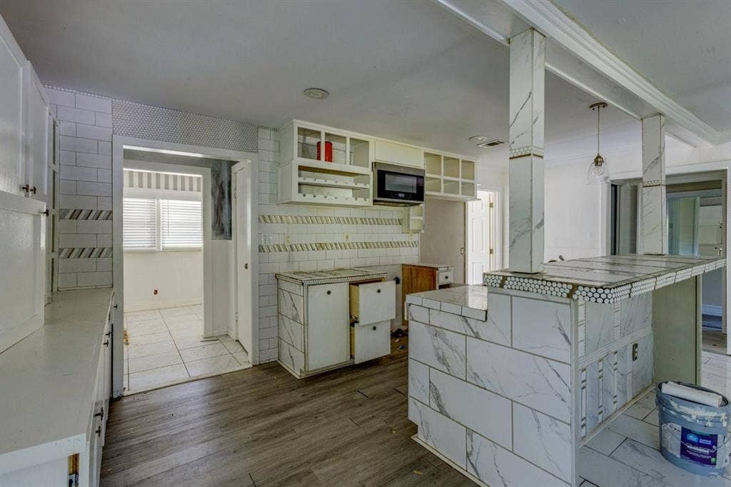 105 Barrows Lane, DeSoto, TX 75115 105 Barrows Lane, DeSoto, TX 75115