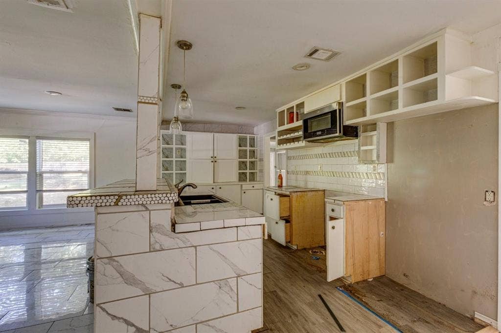 105 Barrows Lane, DeSoto, TX 75115 105 Barrows Lane, DeSoto, TX 75115