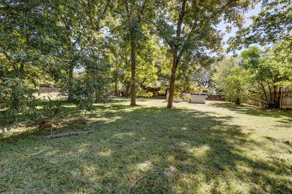 105 Barrows Lane, DeSoto, TX 75115 105 Barrows Lane, DeSoto, TX 75115