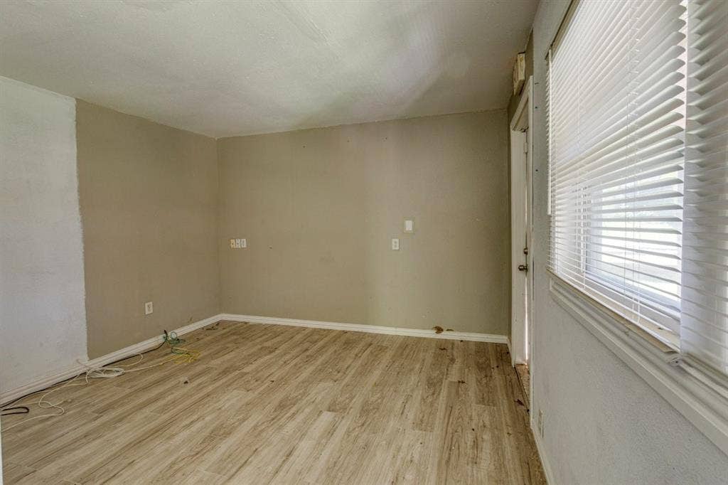 105 Barrows Lane, DeSoto, TX 75115 105 Barrows Lane, DeSoto, TX 75115