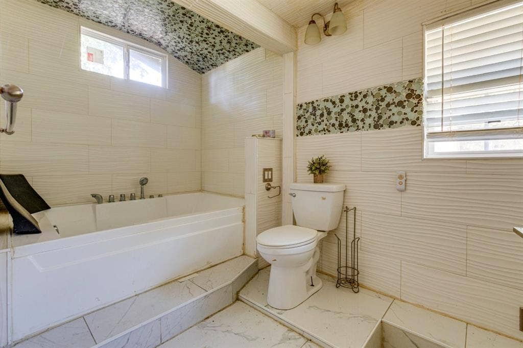 105 Barrows Lane, DeSoto, TX 75115 105 Barrows Lane, DeSoto, TX 75115