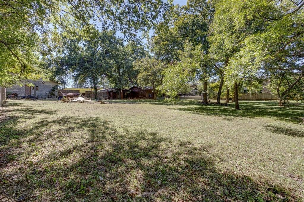 105 Barrows Lane, DeSoto, TX 75115 105 Barrows Lane, DeSoto, TX 75115
