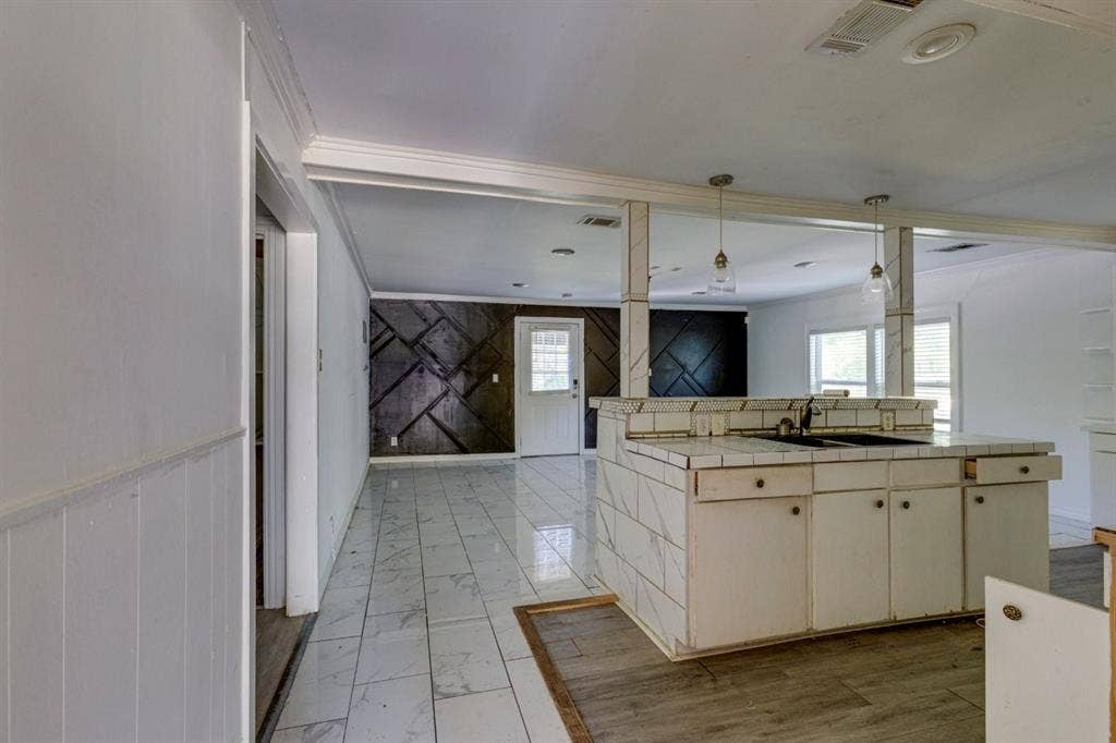 105 Barrows Lane, DeSoto, TX 75115 105 Barrows Lane, DeSoto, TX 75115