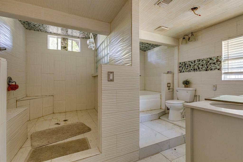 105 Barrows Lane, DeSoto, TX 75115 105 Barrows Lane, DeSoto, TX 75115