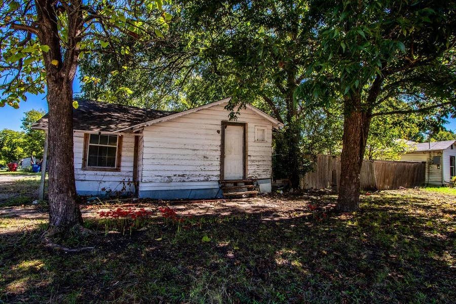 Property photo for 817 S Main Street, Farmersville, TX