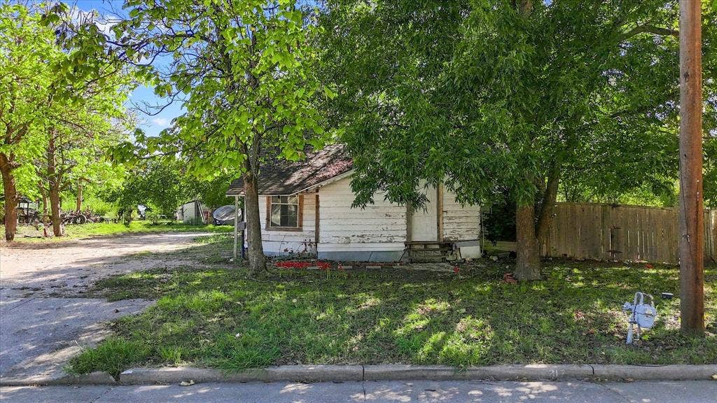 817 S Main Street, Farmersville, TX 75442 817 S Main Street, Farmersville, TX 75442