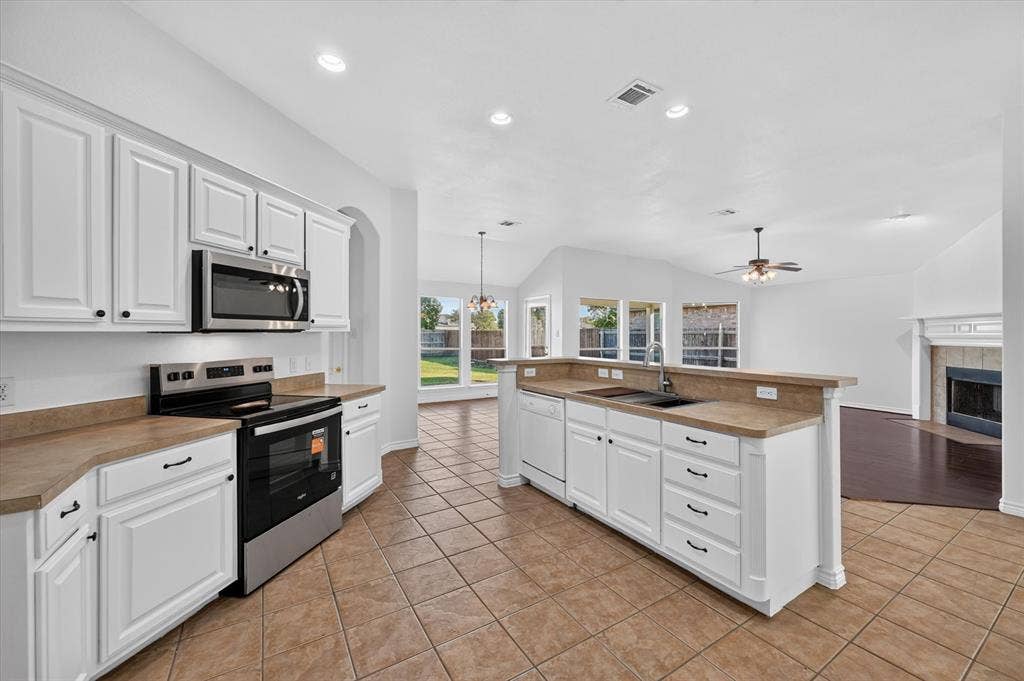 1311 Crest Glen Drive, Arlington, TX 76002
